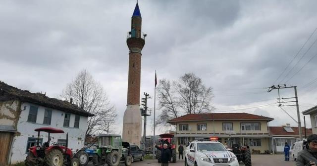 Bu da camisiz minare! Tuhaflığı fark eden herkes telefonuna sarılıp fotoğrafını çekiyor