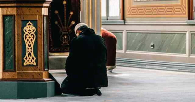 CUMA NAMAZI NASIL KILINIR? Cuma namazı kaç rekat? Adım adım cuma namazı kılınışı
