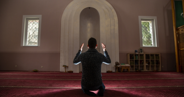 Regaib Namazı nasıl kılınır? Regaib Namazı kaç rekât kılınır?