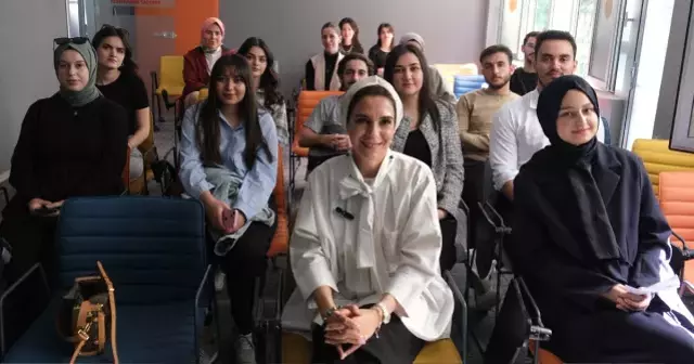 Dr. Sümeyra Teymur, Uludağ Üniversitesi Öğrencileriyle Bir Araya Geldi