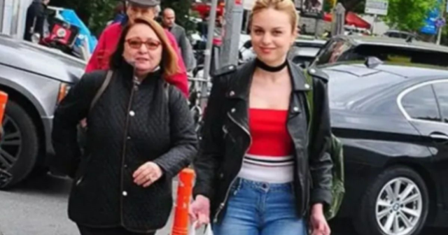 Nilperi Şahinkaya'nın annesi öldü mü? Nilperi Şahinkaya'nın annesi neden vefat etti?