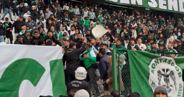 Görüntüler Süper Lig'den: Taraftarlar polise saldırdı
