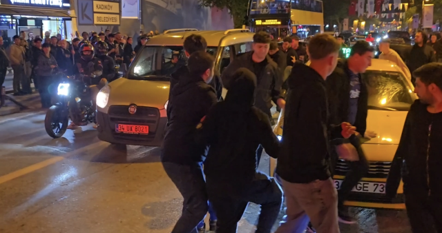 Bağdat Caddesi'nde Galatasaray taraftarlarına saldırı