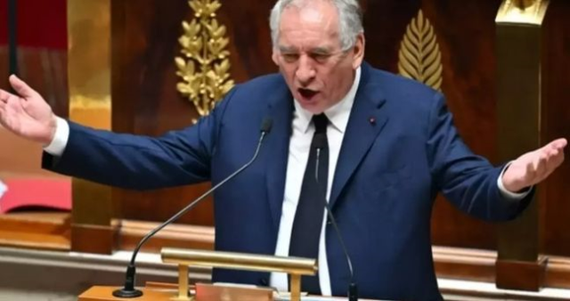Fransa'da hükümet neden düştü? Fransa demokrasisi hangi yöne evriliyor?