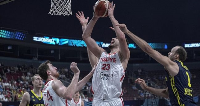 TRT 1 CANLI MAÇ İZLE: Türkiye-Yunanistan basketbol maçı canlı, şifresiz HD izle! 12 dev adam sahnede