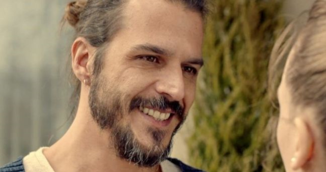 Mehmet Günsür: İstanbul'dan Ekranın Zarafetine Uzanan Oyunculuk Serüveni