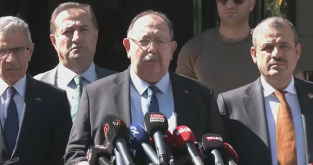 Özgür Çelik yeniden CHP İstanbul İl Başkanı seçildi