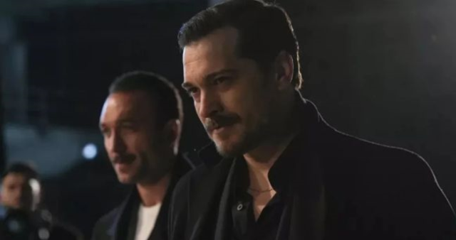 Çağatay Ulusoy Eşref Rüya’da Şimdilik Ayrılık Söylentileri Net Değil: Resmi Açıklama Bekleniyor