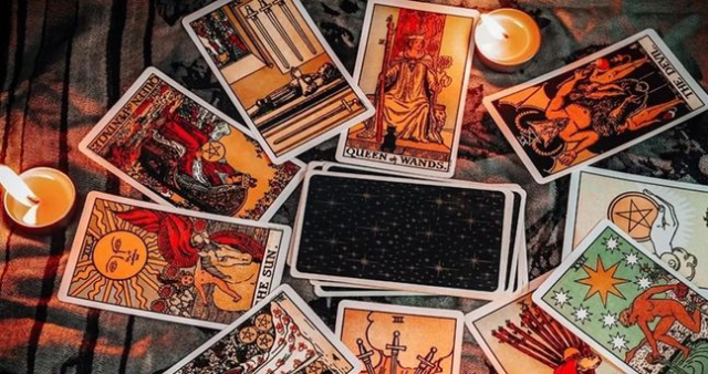 Günün Tarot Işığı: İçsel Dengeni Keşfet ve Olasılık Kapılarını Yeniden Aç