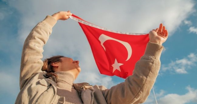 28 Ekim okullar tatil mi? 28- 29 Ekim Resmi tatil mi? Yarın (28 Ekim) okullar yarım gün mü?