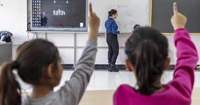 Öğretmenler Günü ne zaman? 2025 Öğretmenler Günü hangi güne denk geliyor, alınabilecek hediyeler?