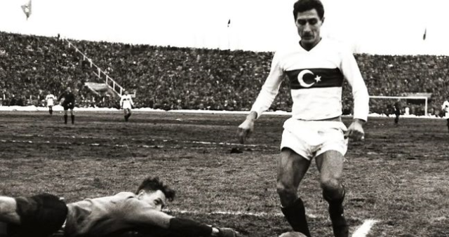 Lefter Fenerbahçe'de ne zaman, kaç yıl oynadı? Lefter Fenerbahçe'de kaç gol attı? Lefter Fenerbahçe kariyeri!