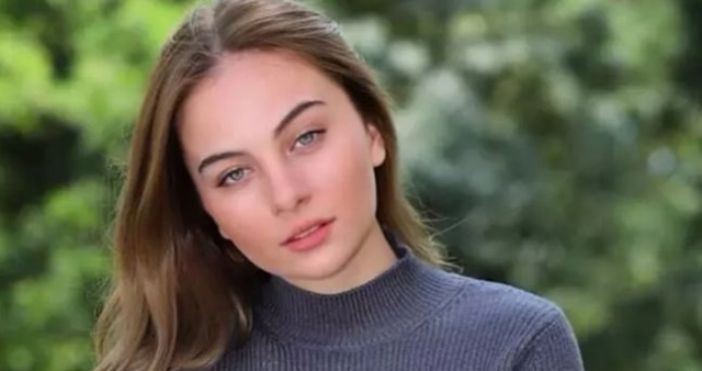 مینا درمن کیست؟ سن، محل تولد و سوابق کاری مینا درمن