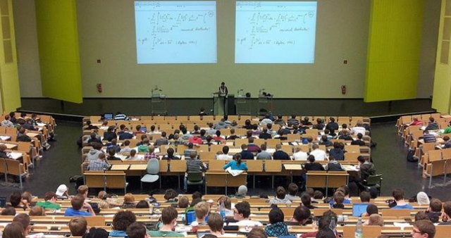 Üniversite öğrencileri 3 yılda mezun olabiliyor mu? Üniversite 3 yılda bitecek mi?