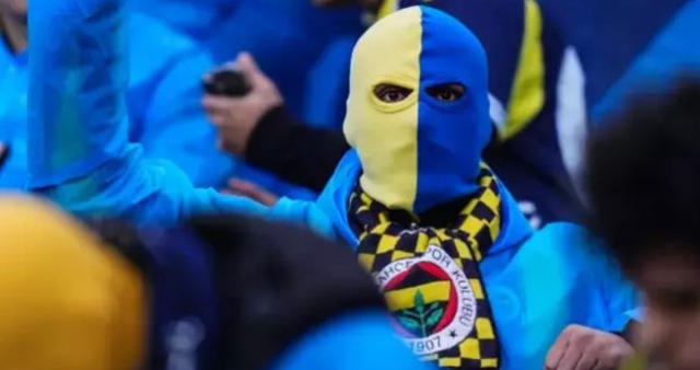 Fenerbahçe'nin dağıttı yağmurlukların parasını kim ödedi? Fenerbahçe her maç yağmurluk dağıtıyor mu?