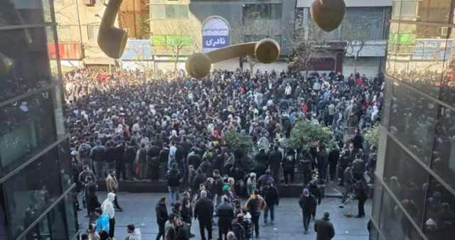 İran, ülkedeki protestolara destek veren ülkeler için harekete geçti