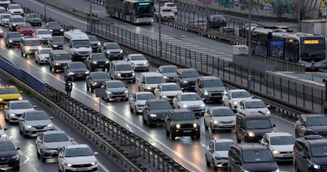 İstanbul'da trafik var mı? SON DAKİKA! 15 Ocak hangi ilçelerde trafik var, hangi yollar kapalı?