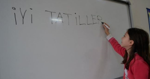 Yarın (16 Ocak) karneler saat kaçta alınacak? Karne günü ne zaman? Sömestr karneleri ne zaman alınacak, yarıyıl tatili kaç gün sürecek?