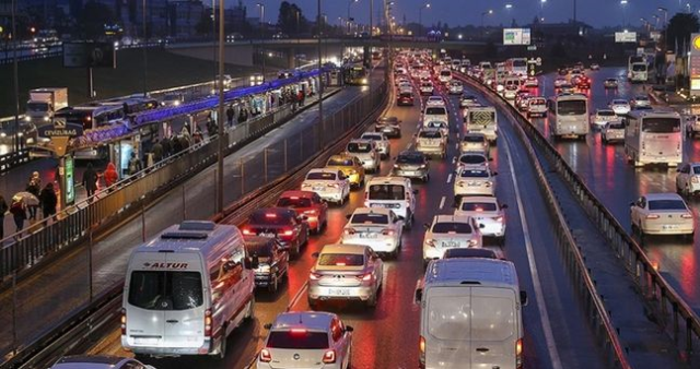 İstanbul'da trafik var mı? SON DAKİKA! 22 Ocak hangi ilçelerde trafik var, hangi yollar kapalı?