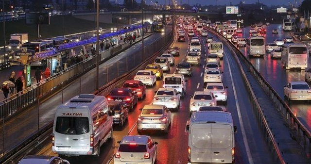 İstanbul'da trafik var mı? SON DAKİKA! 16 Şubat hangi ilçelerde trafik var, hangi yollar kapalı?