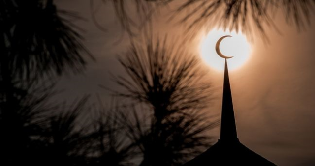Türkiye'de Ramazan hilali saat kaçta görünecek, göründü mü 2026? Ramazan hilali ne zaman görülür? Oruç tutarken hilalin gözle görülmesi şart mı?