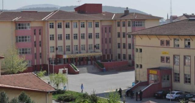 Çekmeköy lise bıçaklı saldırı olayı nedir? Taşdelen Mesleki ve Teknik Anadolu Lisesi'nde ne oldu?
