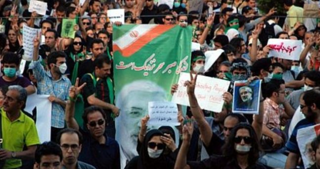 2009 Yeşil Hareketi İran'da Rejimi Sarsan Protestolar: 2009 Yeşil Hareketi nedir, kim organize etti? Mücteba Hamaney'in Yeşil Hareket'teki rolü nedir?