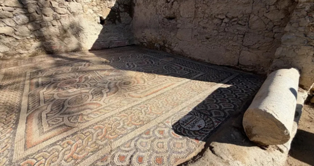Antalya'da bin 500 yıllık mozaik: Antalya'daki Bin 500 yıllık mozaikte ne yazıyor? Syedra Antik Kenti bin 500 yıllık mozaik olayı nedir?