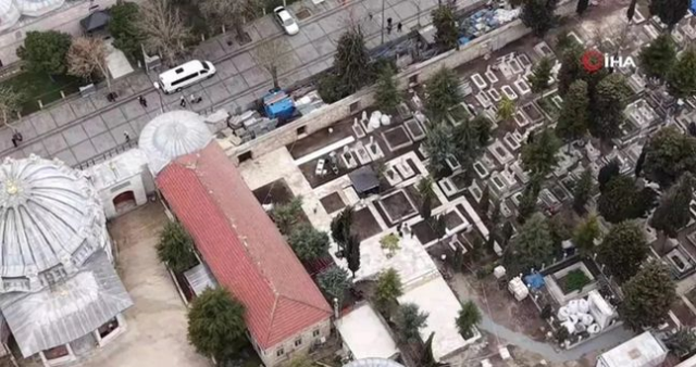 İlber Ortaylı'nın mezarı nerede? Fatih Camii Haziresinde kimlerin mezarı var?