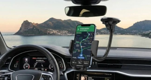 Telefon tutucu yasak mı? Arabalarda telefon tutucu neden yasak, cezası ne kadar?