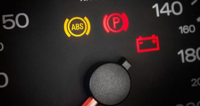 RENAULT ARIZA LAMBALARI VE ANLAMLARI (Clio, Megane, Fluence, Kangoo) Renault arıza lambaları neden yanar, nasıl söndürülür?