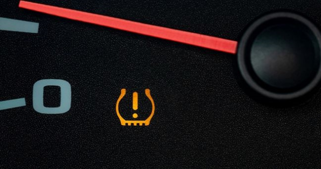 TOYOTA ARIZA LAMBALARI VE ANLAMLARI (Corolla, Auris, Yaris) Toyota arıza ışıkları neden yanar, nasıl söndürülür?