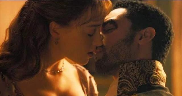 Sevişme sahneleriyle olay olan Netflix dizisi Bridgerton zirvede