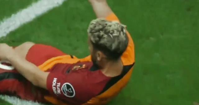 Herkes ağzı açık izledi! Mertens'in yerden kalkmak için yaptığı hareket olay oldu
