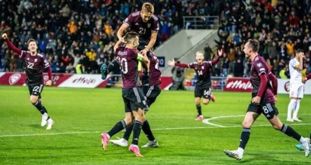 Siftah yaptılar! 10 kişi kalan Letonya Ermenistan'ı 2 farkla geçti