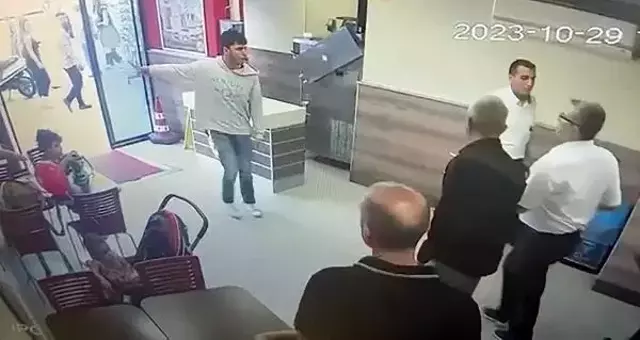 Fast food restoranında çalışana bıçaklı saldırı