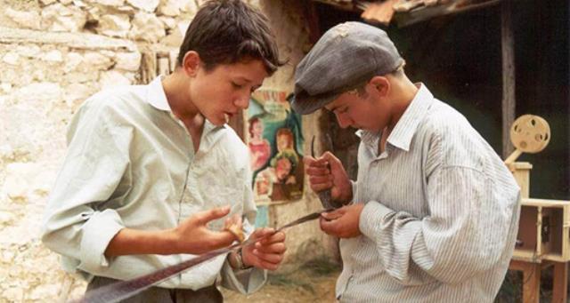 Karpuz Kabuğundan Gemiler Yapmak nerede çekildi? Karpuz Kabuğundan Gemiler Yapmak oyuncuları kim, konusu nedir?