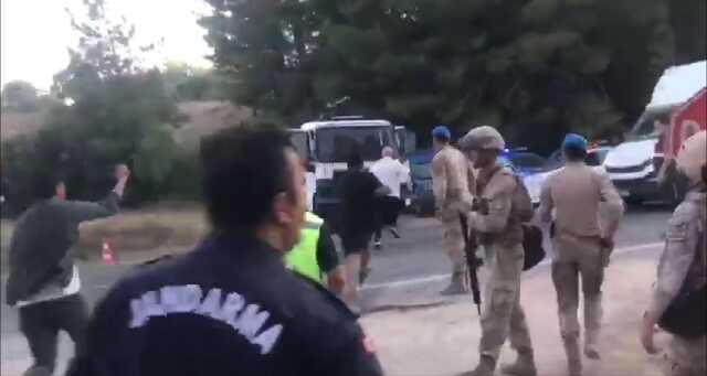 Akbelen'de CHP'li Mahmut Tanal'la jandarma arasında kovalamaca: Burada fişleme yapamazsınız