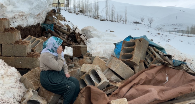 Sabah gürültüye uyanan Zine Teyze'nin dünyası başına yıkıldı