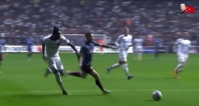 Türkiye, hakem Yaşar Kemal Uğurlu'yu konuşuyor! Adana Demirspor-Trabzonspor maçında verdiği karar olay oldu