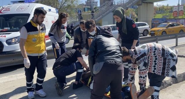 Kadıköy'de güzergah dışına çıkan dolmuşçunun E-5'e indirdiği yolcuya motosiklet çarptı