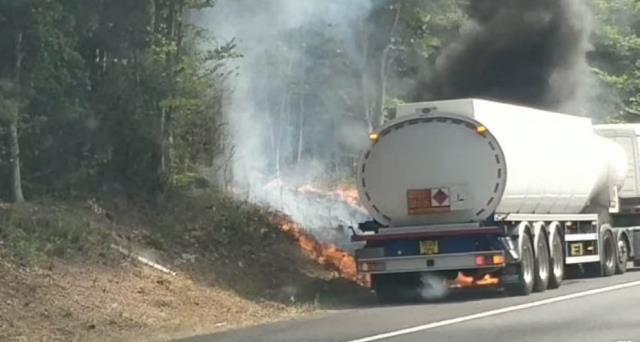 İngiltere yanıyor! Termometreler bugün ülke tarihinin en yüksek sıcaklığı olan 40,2 dereceyi gösterdi