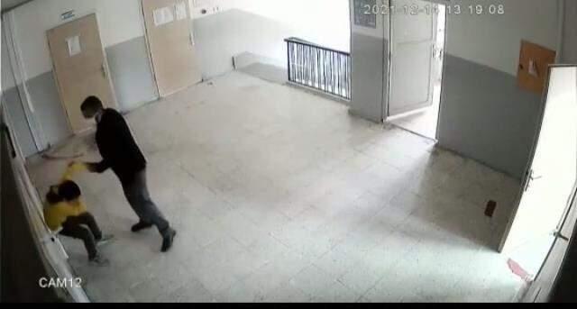 Öğrencisini yumruklayıp boğazını sıkan öğretmen 1 gün gözaltında kaldıktan sonra serbest bırakıldı