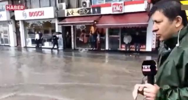 TRT muhabiri rögara düştü! (VİDEO) TRT canlı yayın rögara düşme videosu!