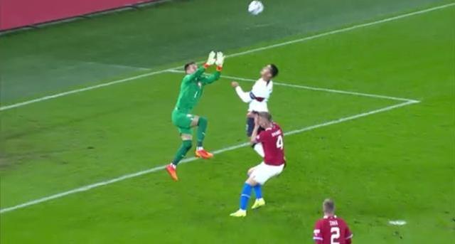 Cristiano Ronaldo, milli maçta kanlar içinde yerde kaldı