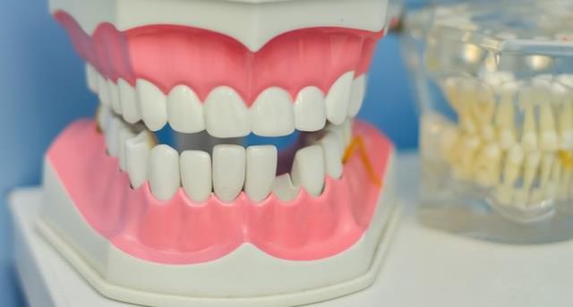 Rüyada dişinin düştüğünü görmek ne anlama geliyor? Rüyada kendi dişinin düştüğünü görmek ne demek? Rüyada ön dişinin düştüğünü görmek nedir?