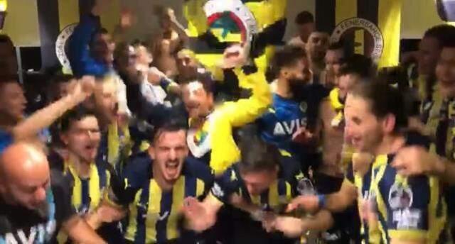 Fenerbahçeli futbolcular kendinden geçti! Galatasaray'ın stadında çılgın kutlama