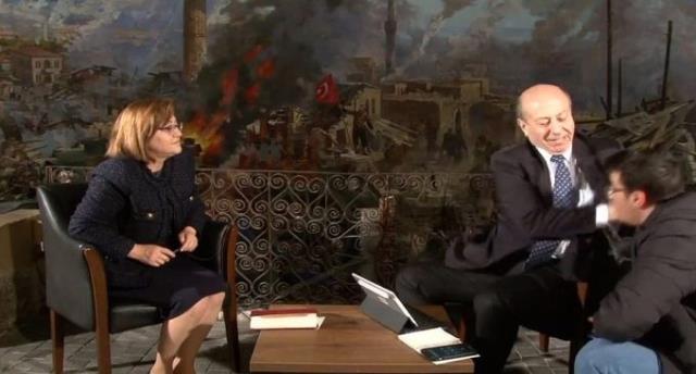 Cem Yılmaz, kameramana tokat atan Muharrem Sarıkaya'ya gönderme yaptı