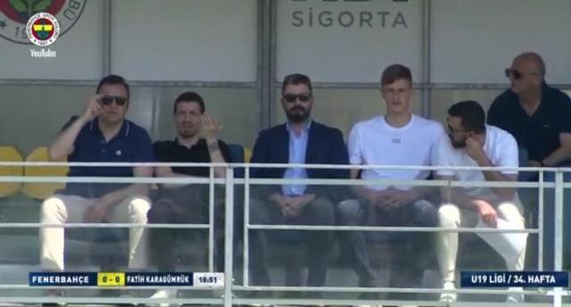 Mert Hakan ile arkadaş oldu bile! Fenerbahçe'nin yeni transferi tribünde yerini aldı!