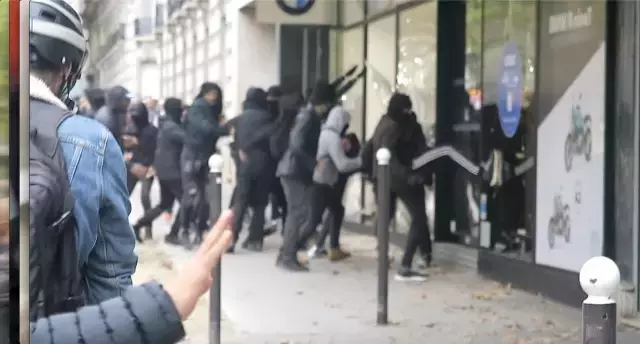 Fransa'da hayat pahalılığı protesto eden halk sokağa çıktı! Polisle ve vatandaşlar arasında arbede yaşandı